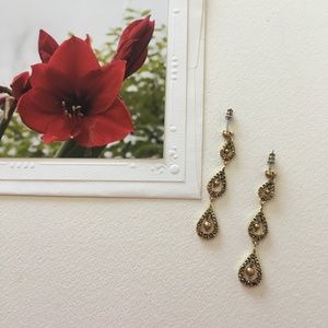“HOST PICK” Vintage Monet  Earrings gold tone and crystal like stones